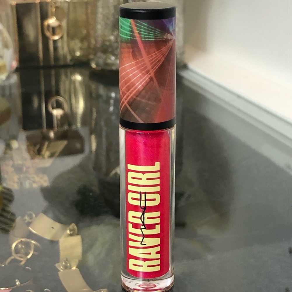 🆕 M.A.C raver girl lipglass lipgloss - Picture 2 of 5